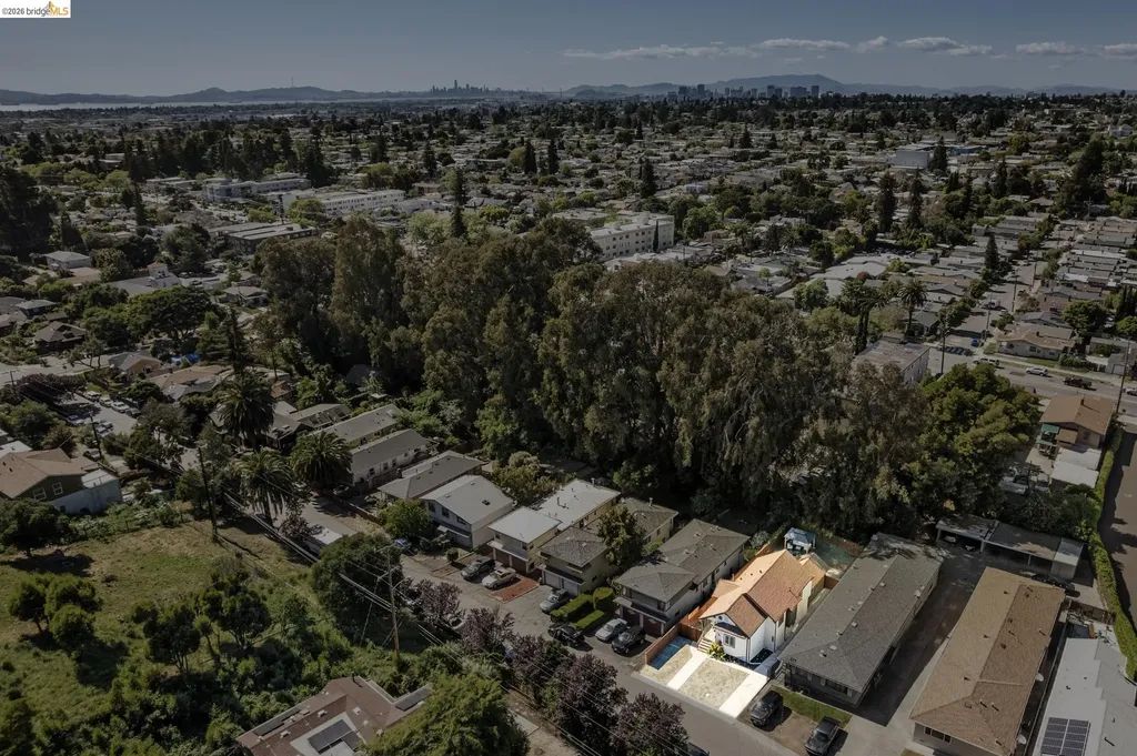3223 Courtland Avenue Oakland CA 94619