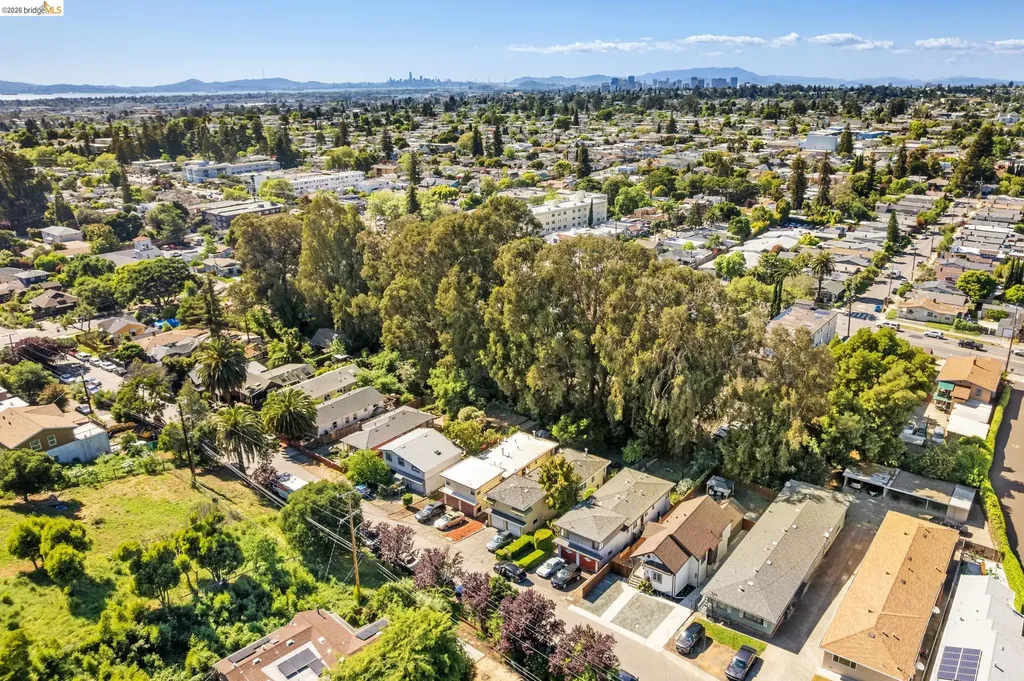 3223 Courtland Avenue Oakland CA 94619