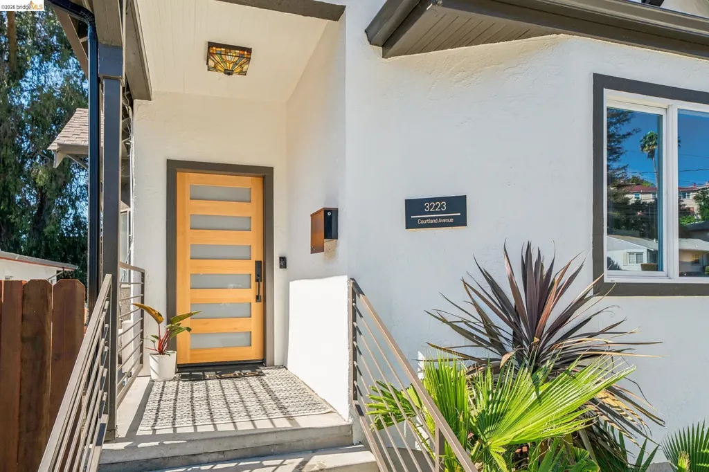 3223 Courtland Avenue Oakland CA 94619
