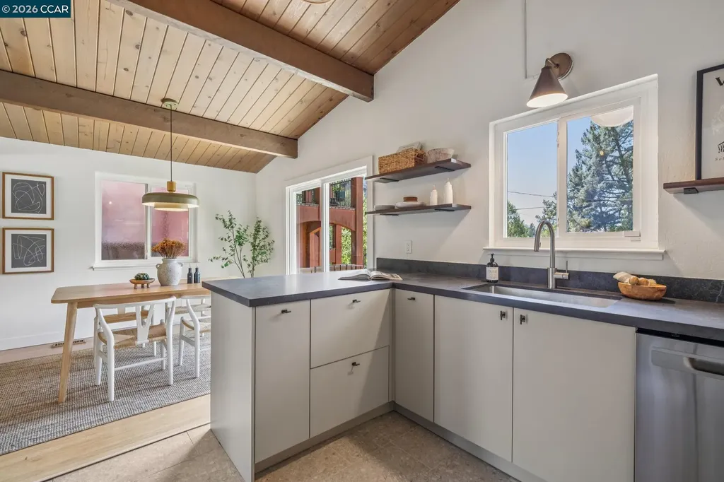 6728 Aitken Drive Oakland CA 94611