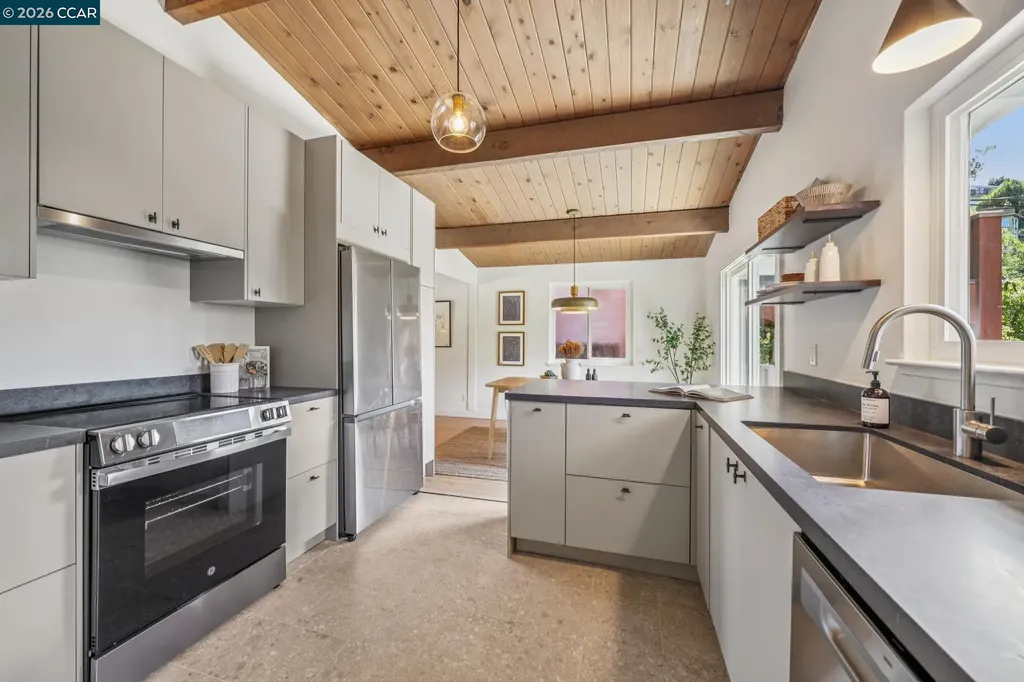 6728 Aitken Drive Oakland CA 94611