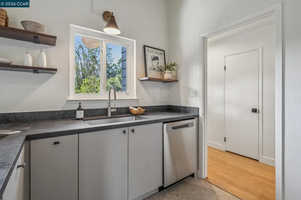 6728 Aitken Drive Oakland CA 94611