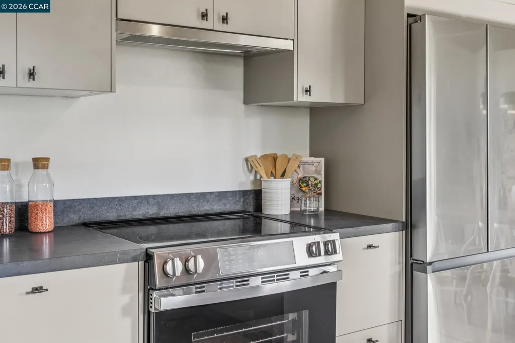 6728 Aitken Drive Oakland CA 94611