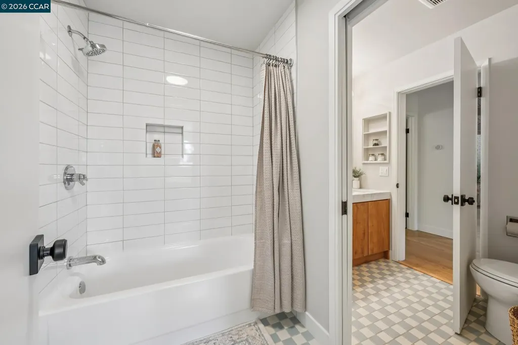 6728 Aitken Drive Oakland CA 94611