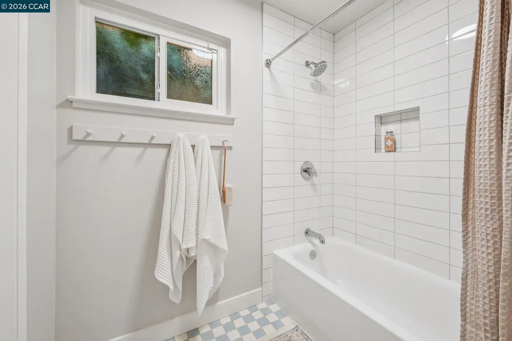 6728 Aitken Drive Oakland CA 94611