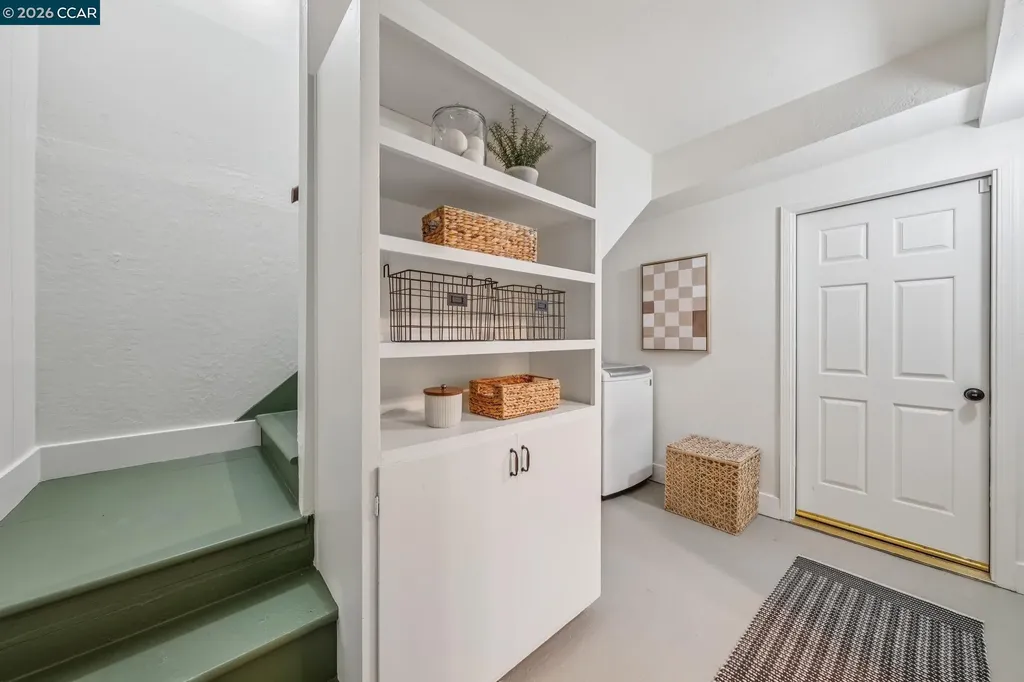 6728 Aitken Drive Oakland CA 94611