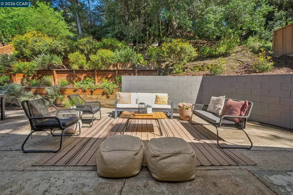 6728 Aitken Drive Oakland CA 94611