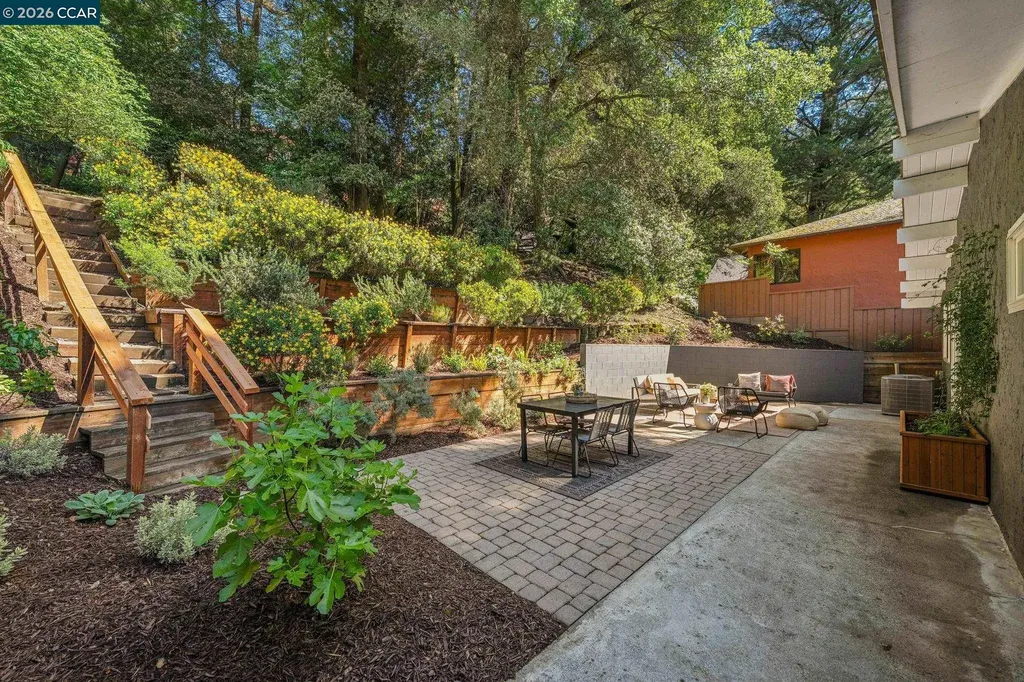 6728 Aitken Drive Oakland CA 94611