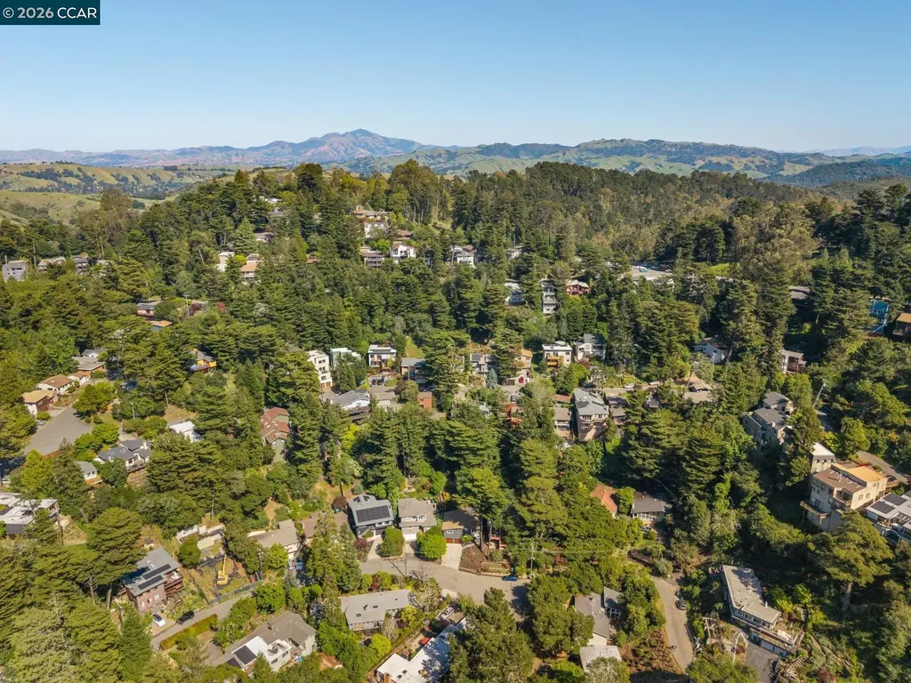 6728 Aitken Drive Oakland CA 94611
