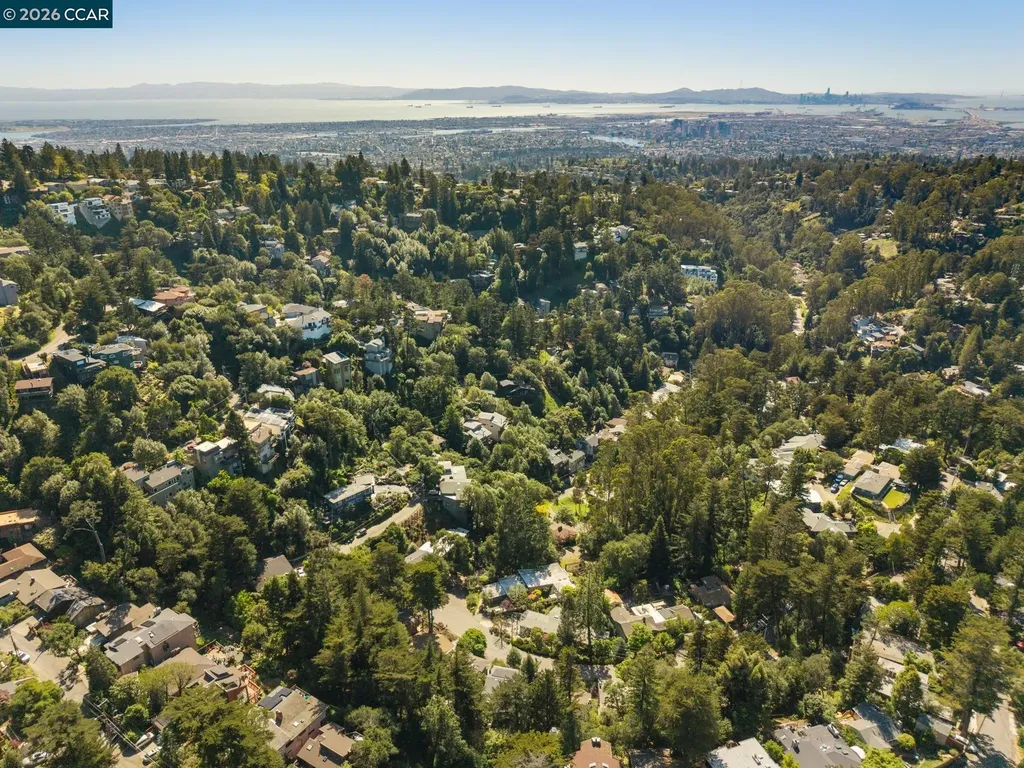 6728 Aitken Drive Oakland CA 94611