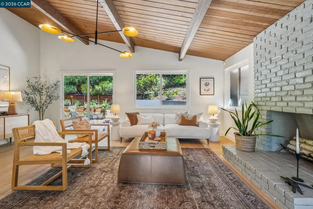 6728 Aitken Drive Oakland CA 94611
