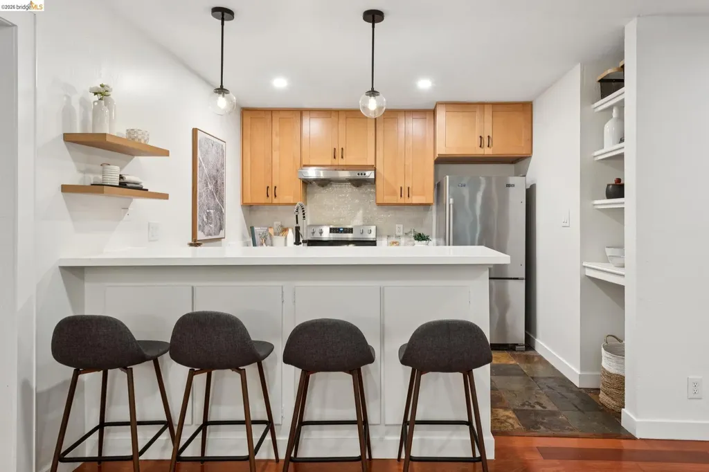 199 Montecito Avenue Oakland CA 94610
