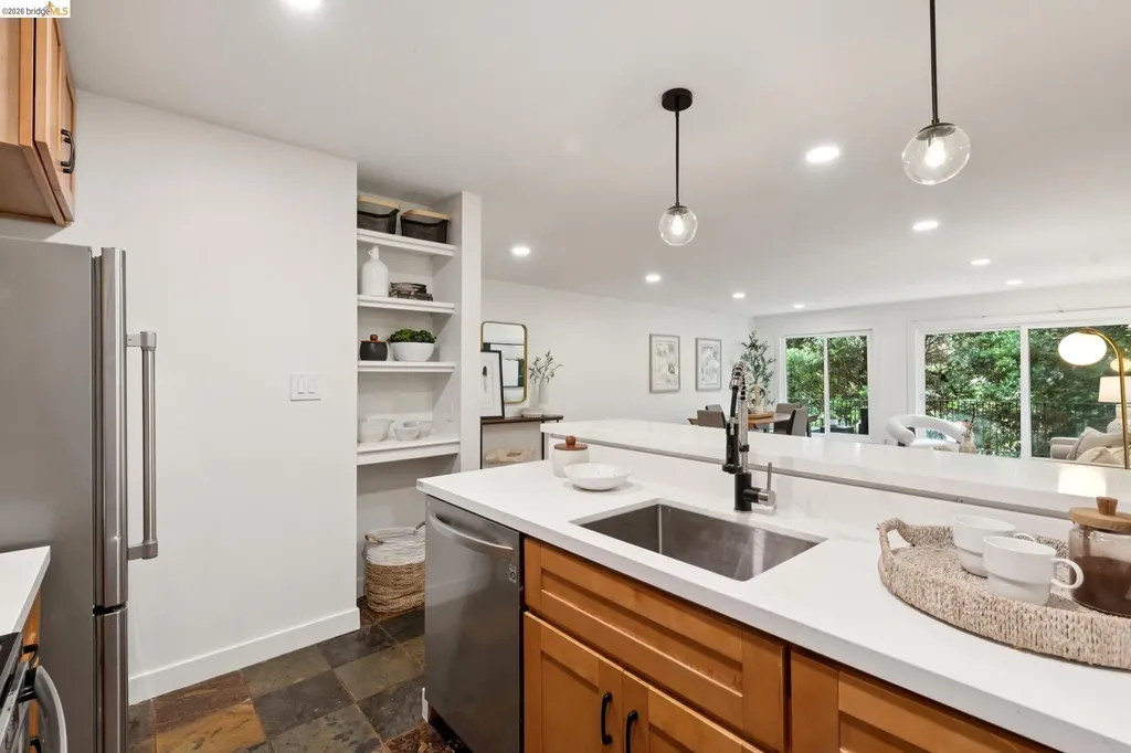 199 Montecito Avenue Oakland CA 94610