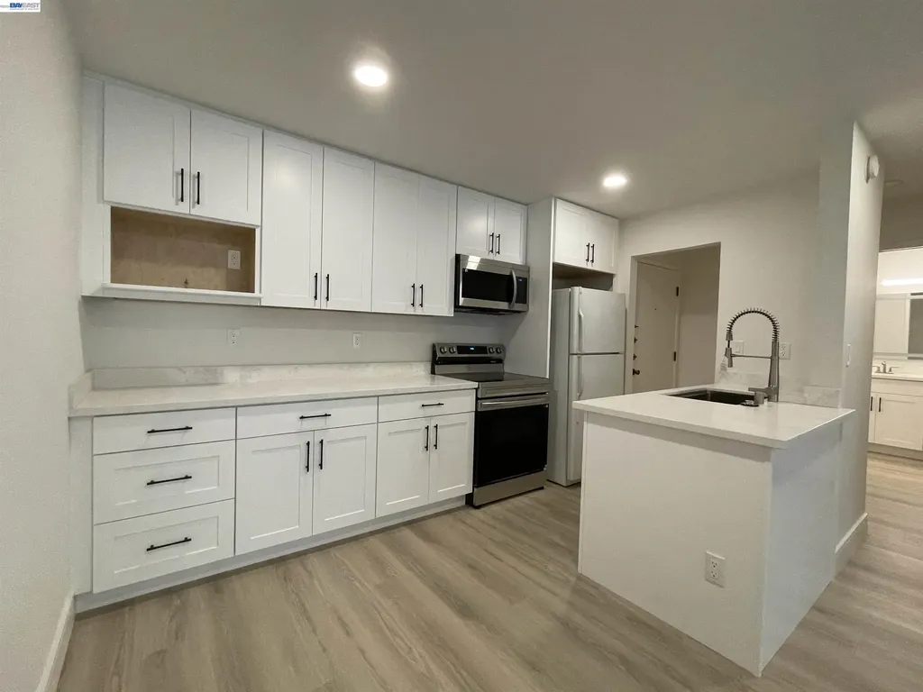 965 Shorepoint Court #200 Alameda CA 94501