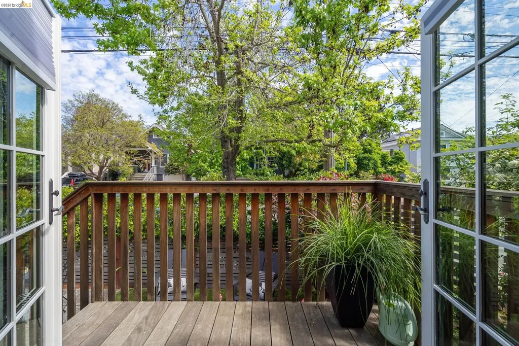 5325 Miles Avenue Oakland CA 94618