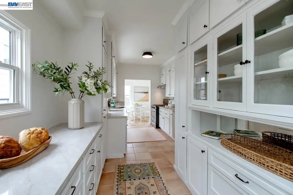 1716 Santa Clara Avenue Alameda CA 94501