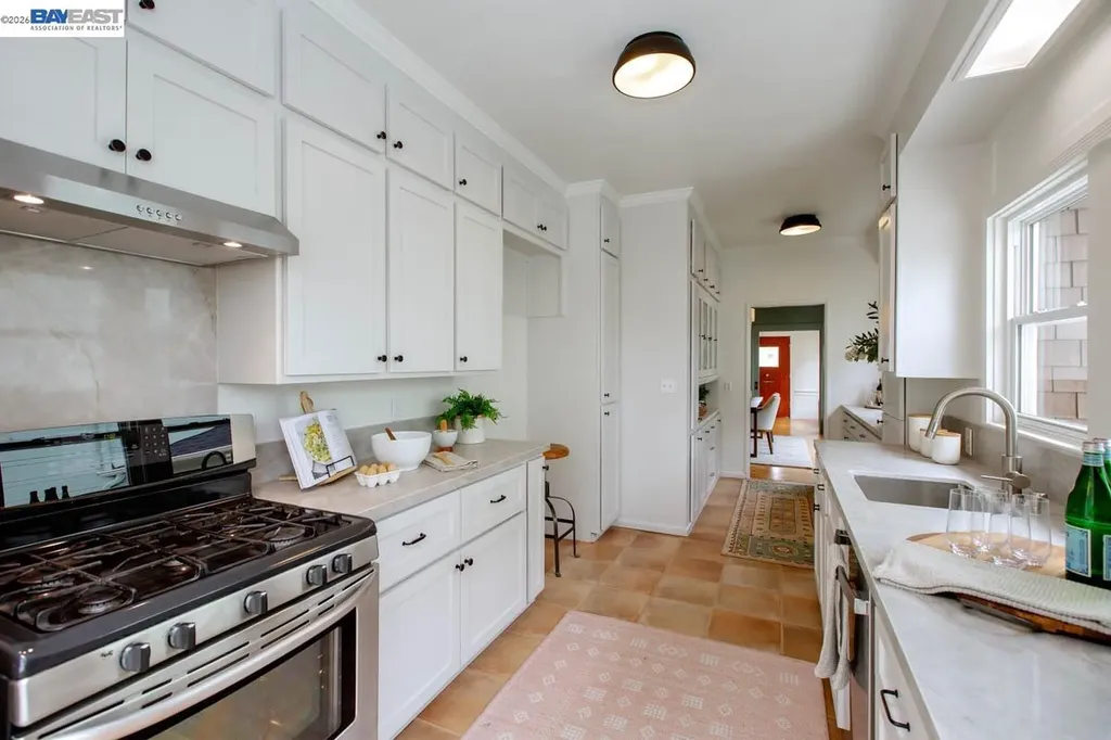 1716 Santa Clara Avenue Alameda CA 94501