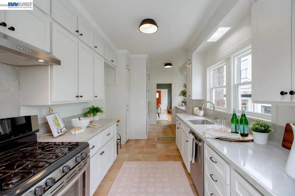 1716 Santa Clara Avenue Alameda CA 94501