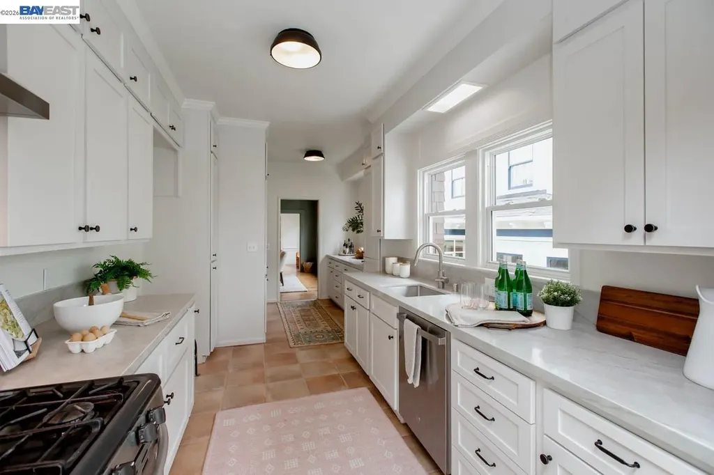 1716 Santa Clara Avenue Alameda CA 94501