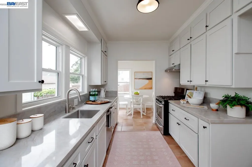 1716 Santa Clara Avenue Alameda CA 94501
