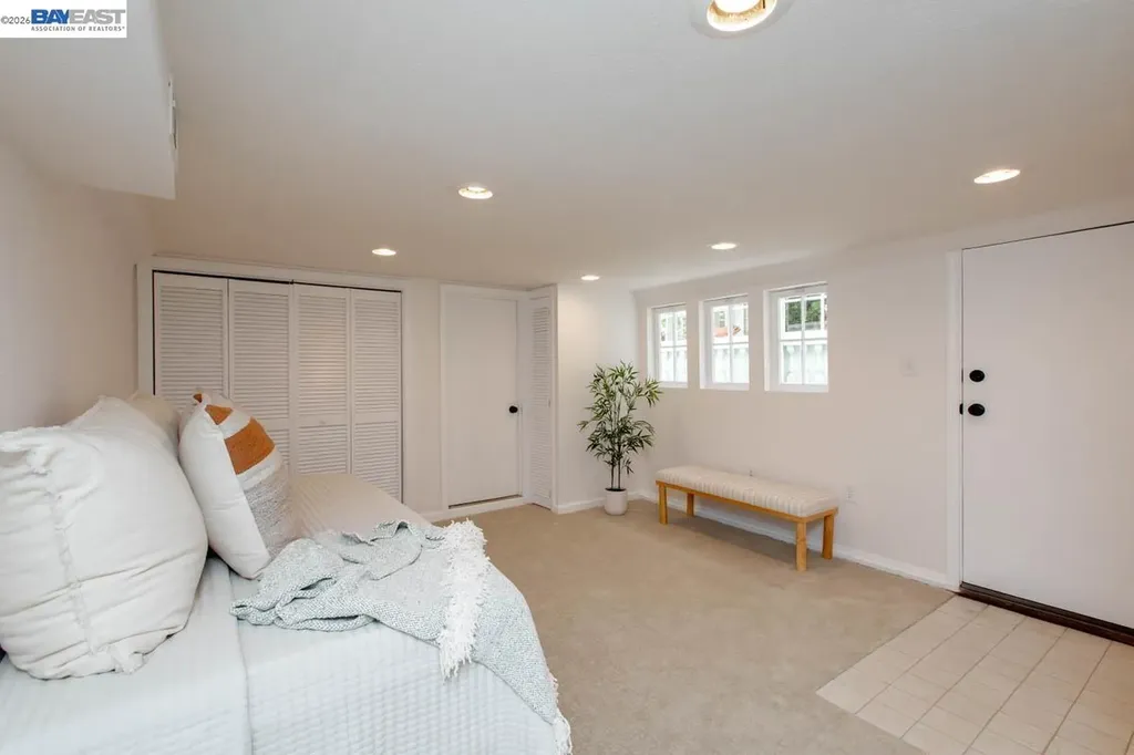 1716 Santa Clara Avenue Alameda CA 94501