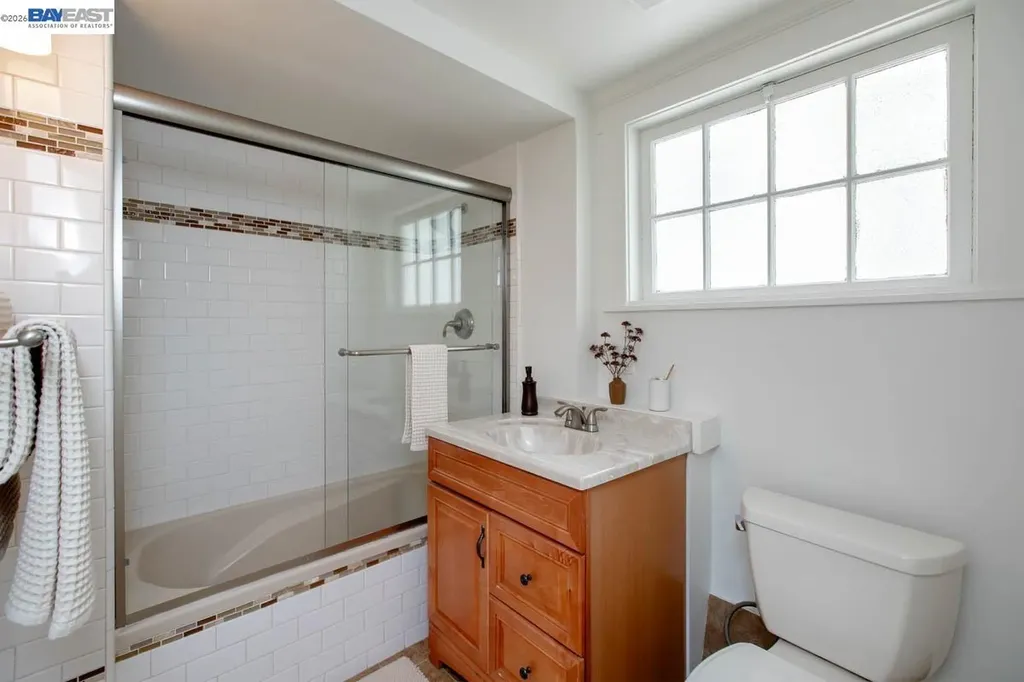 1716 Santa Clara Avenue Alameda CA 94501
