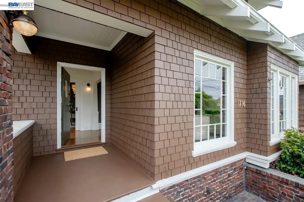 1716 Santa Clara Avenue Alameda CA 94501