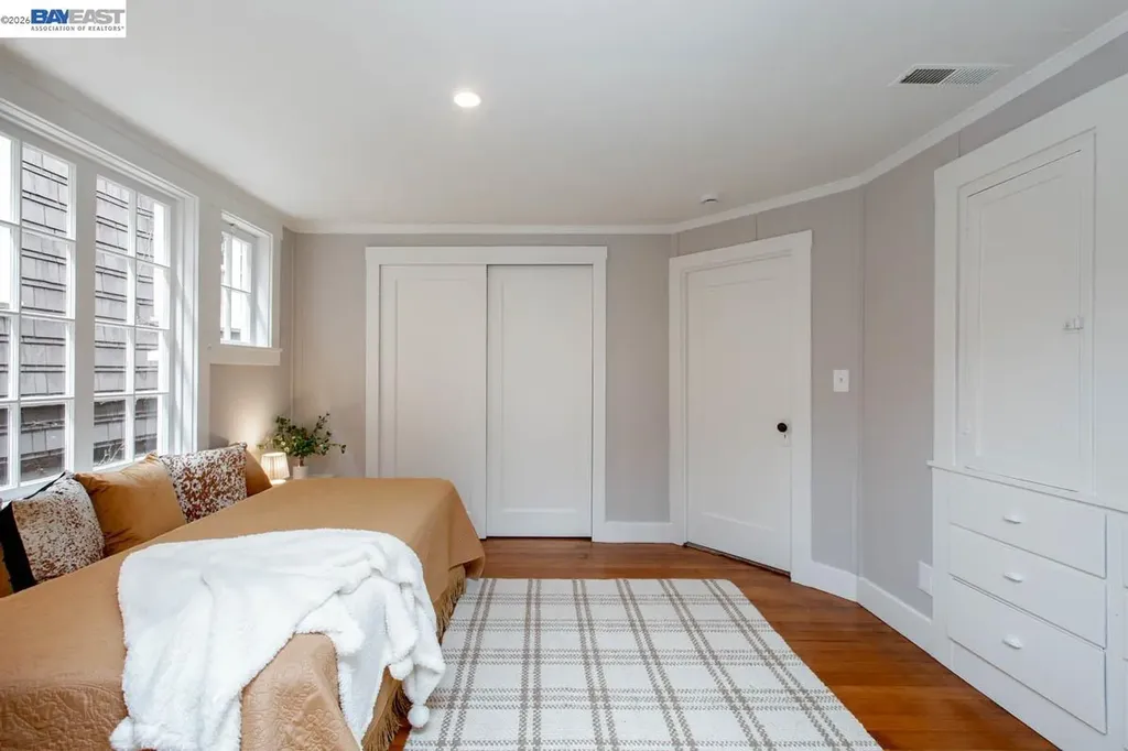 1716 Santa Clara Avenue Alameda CA 94501