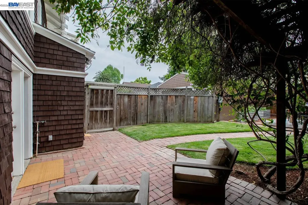 1716 Santa Clara Avenue Alameda CA 94501