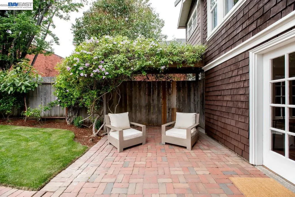 1716 Santa Clara Avenue Alameda CA 94501