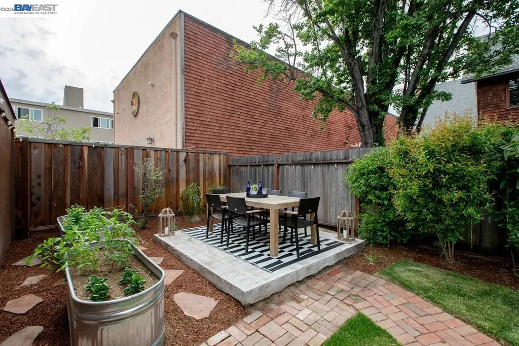 1716 Santa Clara Avenue Alameda CA 94501
