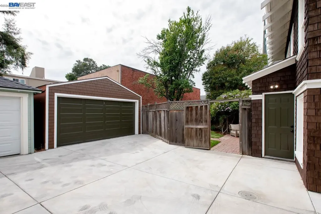 1716 Santa Clara Avenue Alameda CA 94501