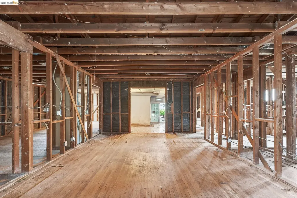 3216 Belmont Way Alameda CA 94502