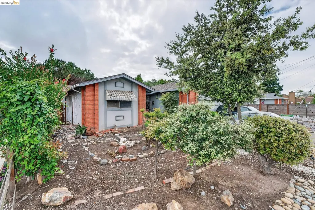 3216 Belmont Way Alameda CA 94502