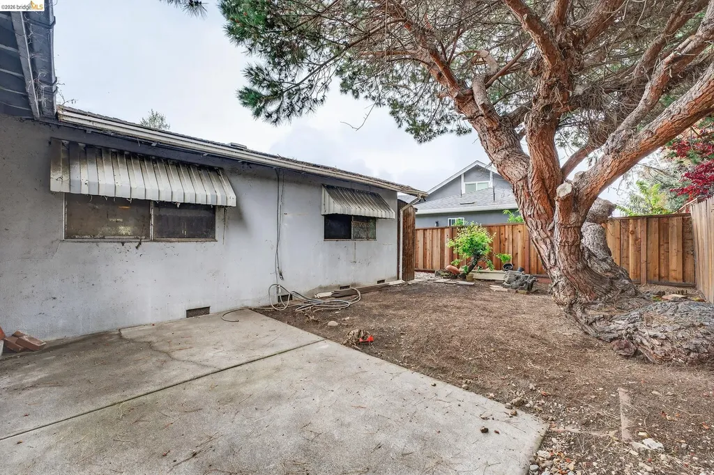 3216 Belmont Way Alameda CA 94502