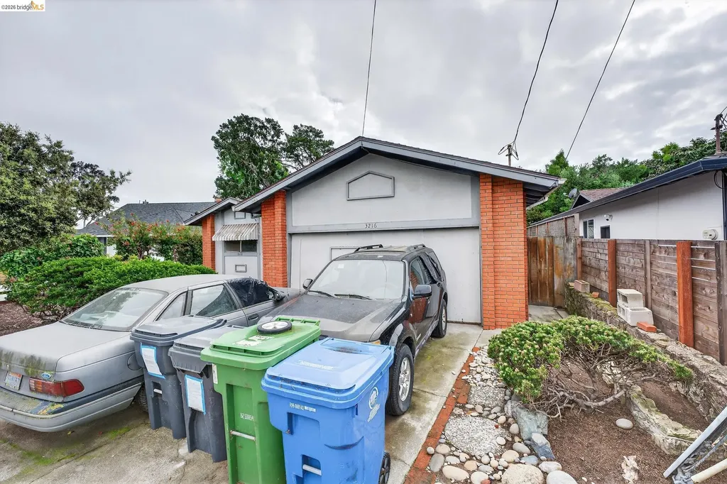 3216 Belmont Way Alameda CA 94502