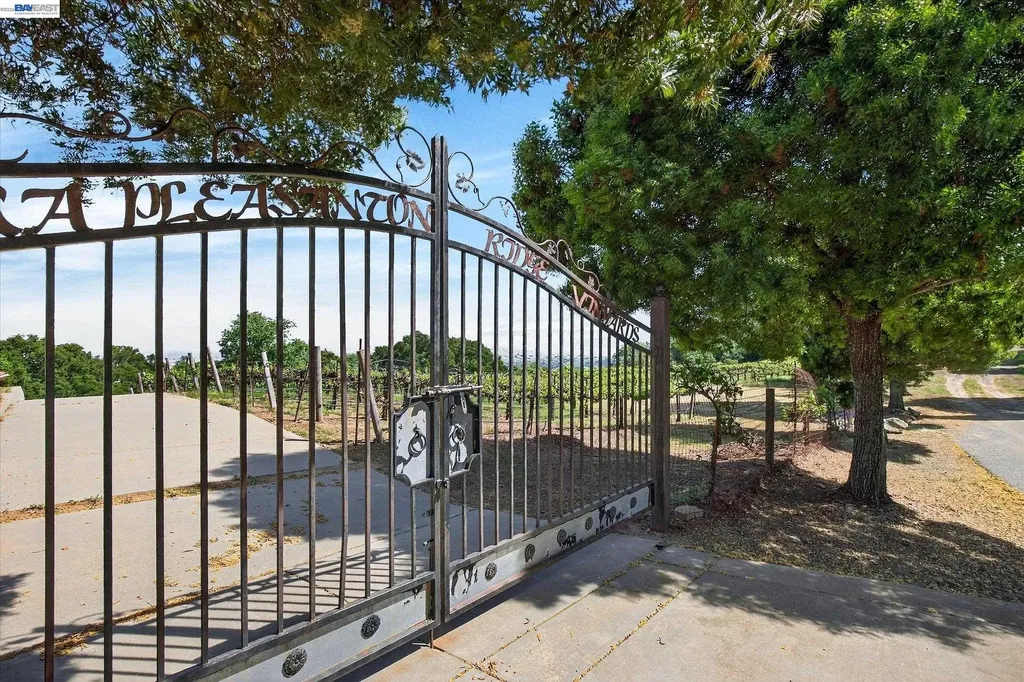 9500 Santos Ranch Road Pleasanton CA 94588