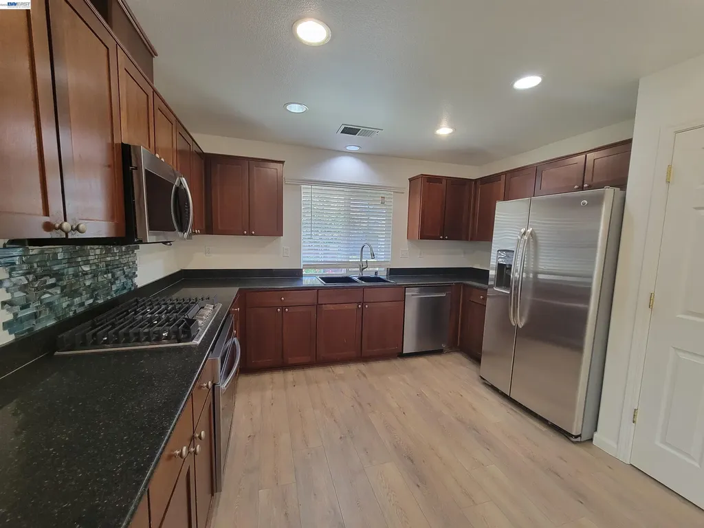 313 Turnstone Circle Pittsburg CA 94565