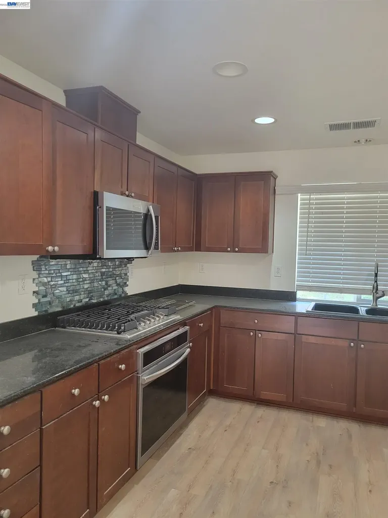 313 Turnstone Circle Pittsburg CA 94565