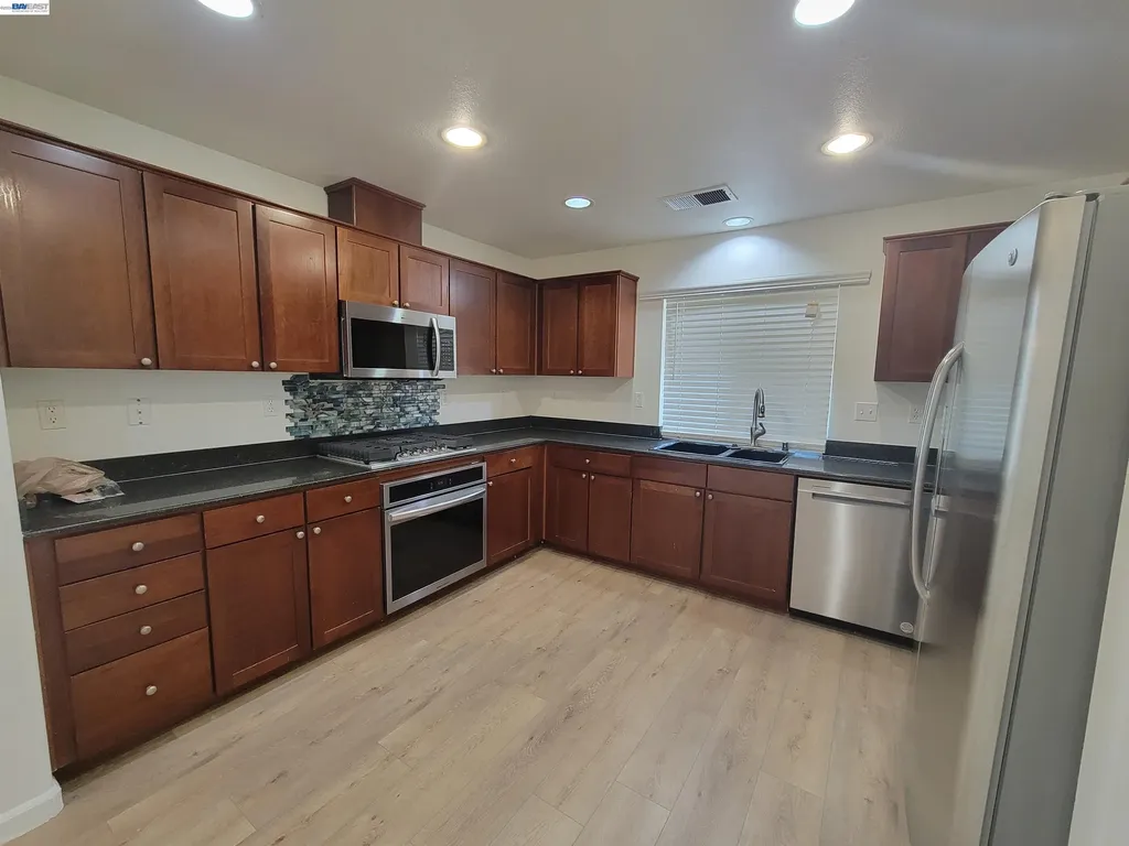 313 Turnstone Circle Pittsburg CA 94565