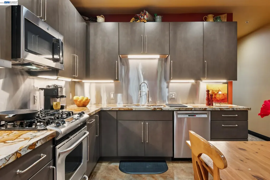 425 11th Street Oakland CA 94606