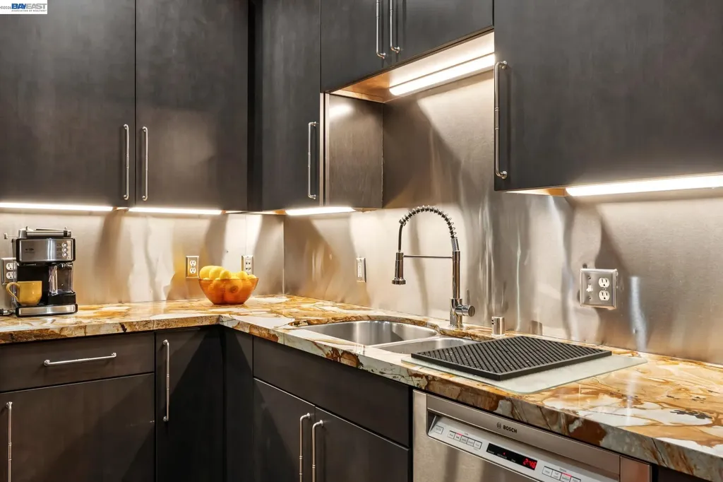 425 11th Street Oakland CA 94606