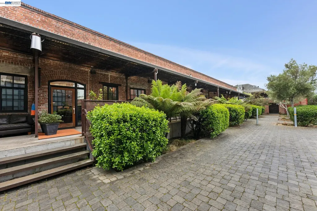 425 11th Street Oakland CA 94606