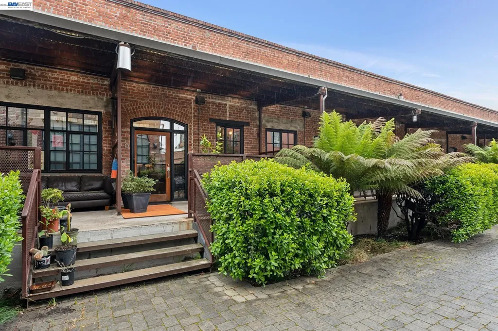 425 11th Street Oakland CA 94606