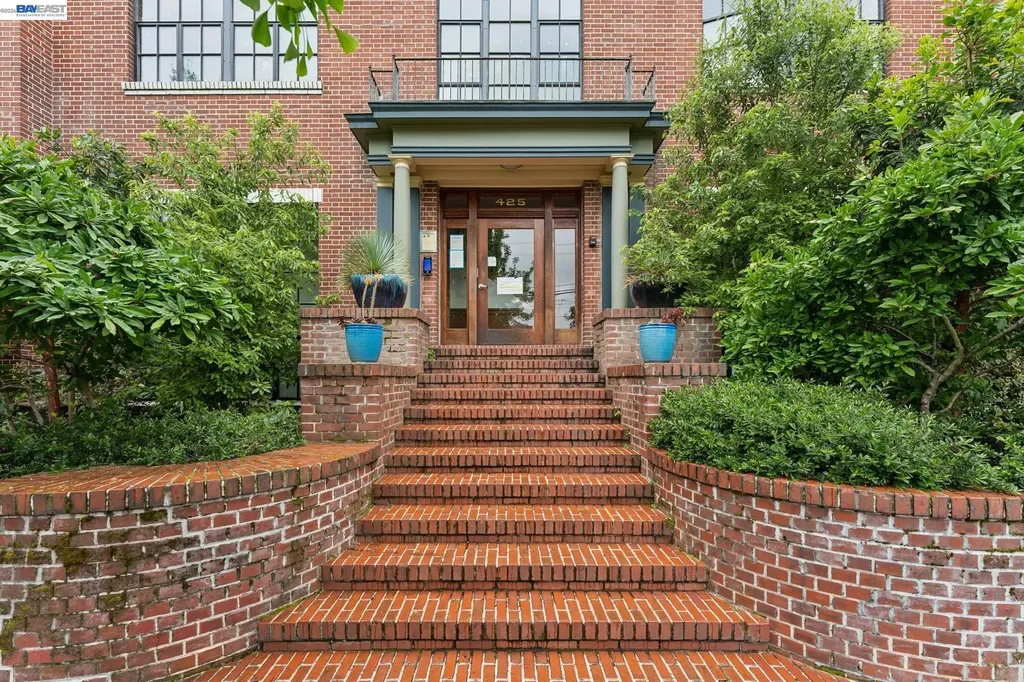425 11th Street Oakland CA 94606