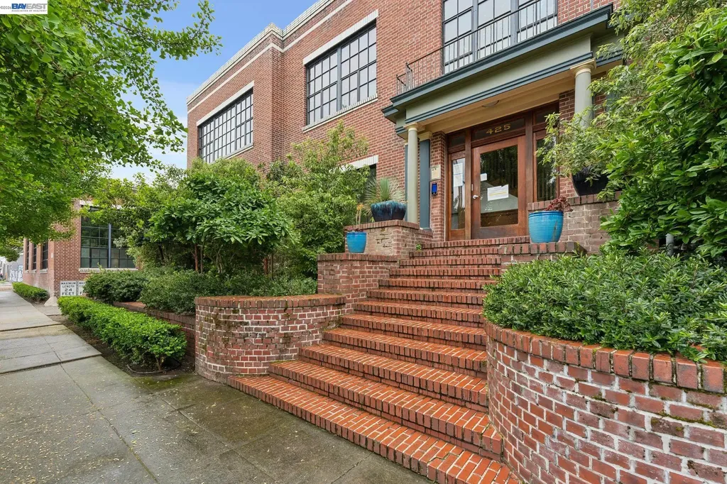 425 11th Street Oakland CA 94606