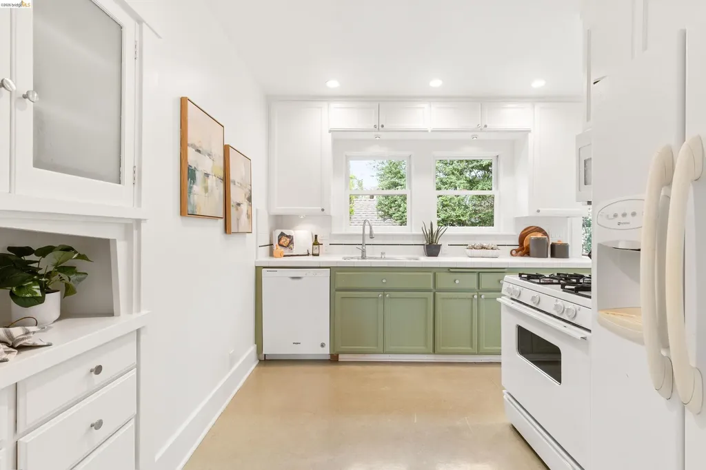 1741 Derby Street Berkeley CA 94703