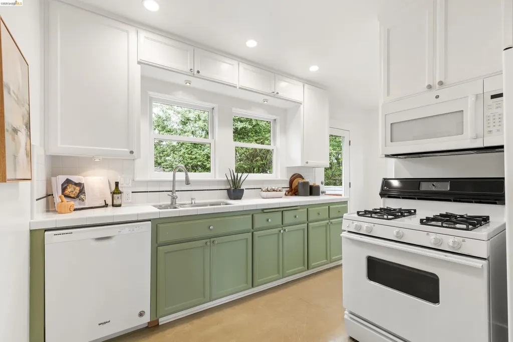1741 Derby Street Berkeley CA 94703