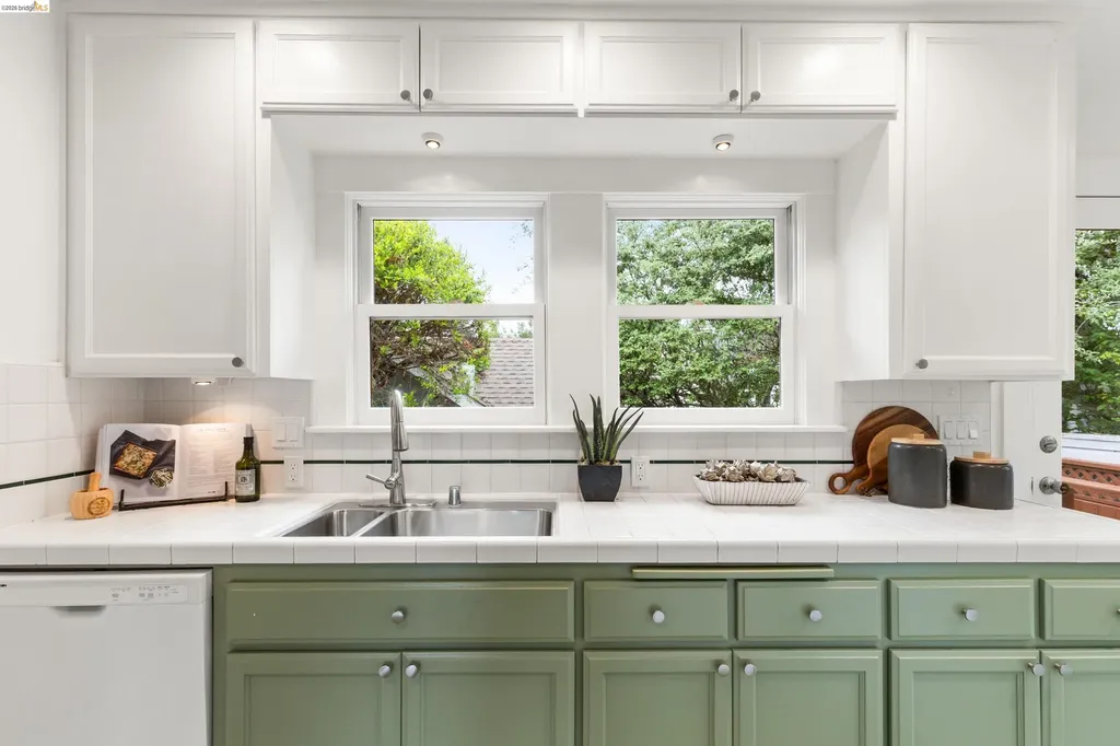 1741 Derby Street Berkeley CA 94703