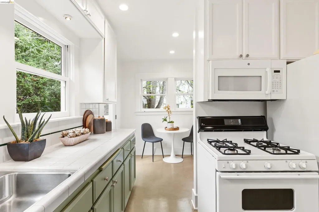 1741 Derby Street Berkeley CA 94703